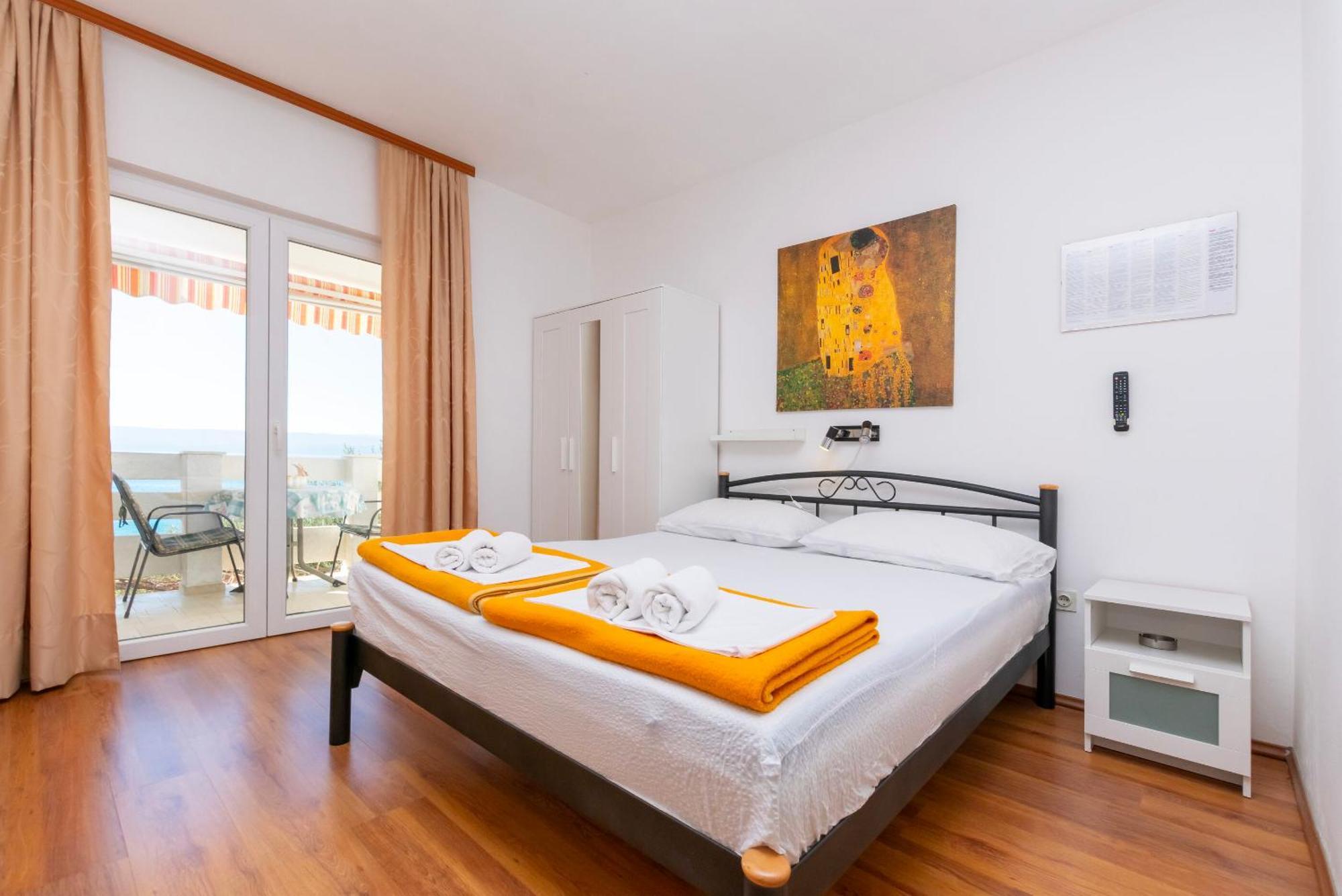 Apartments Ivo - Sea View; Писак Экстерьер фото