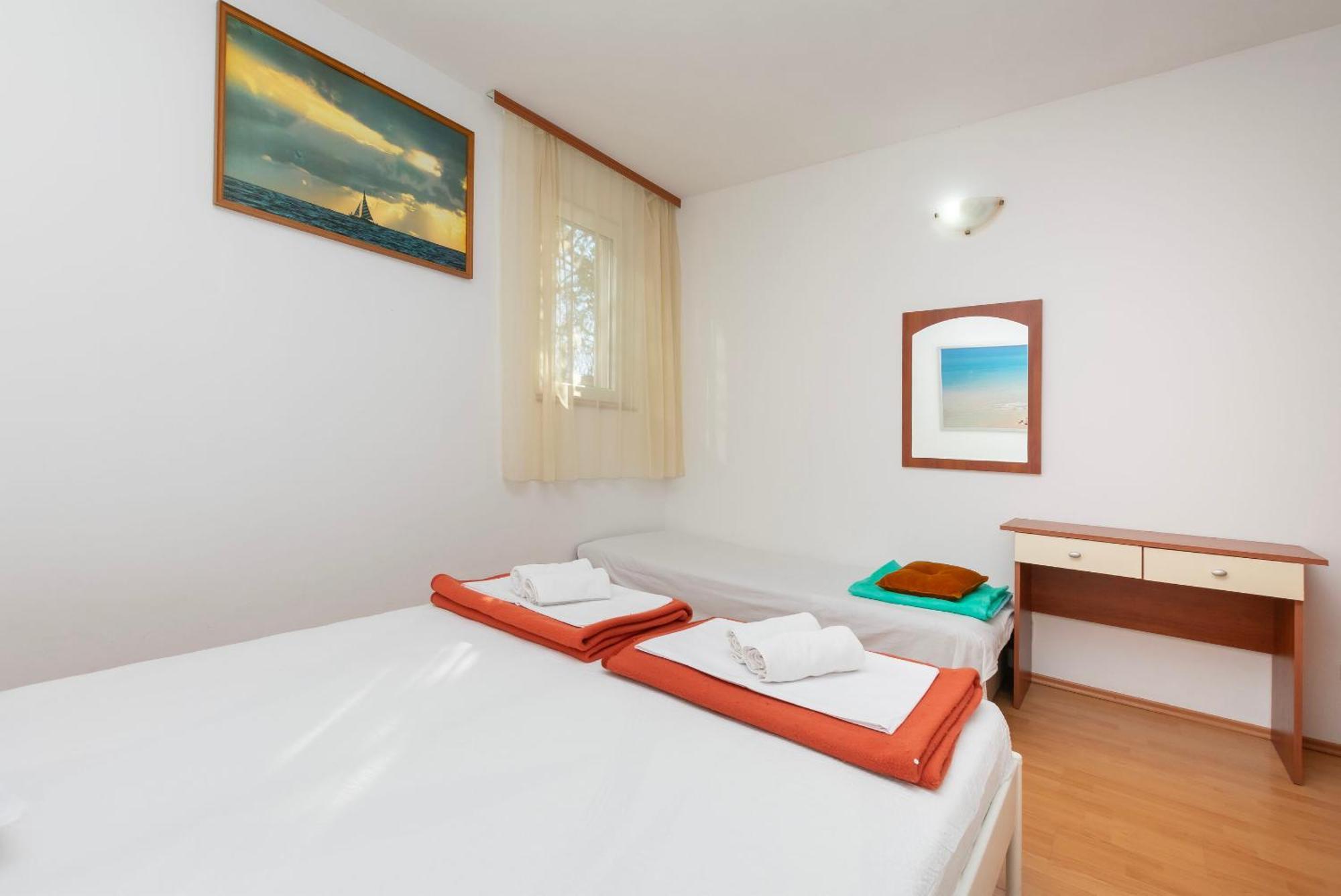 Apartments Ivo - Sea View; Писак Экстерьер фото