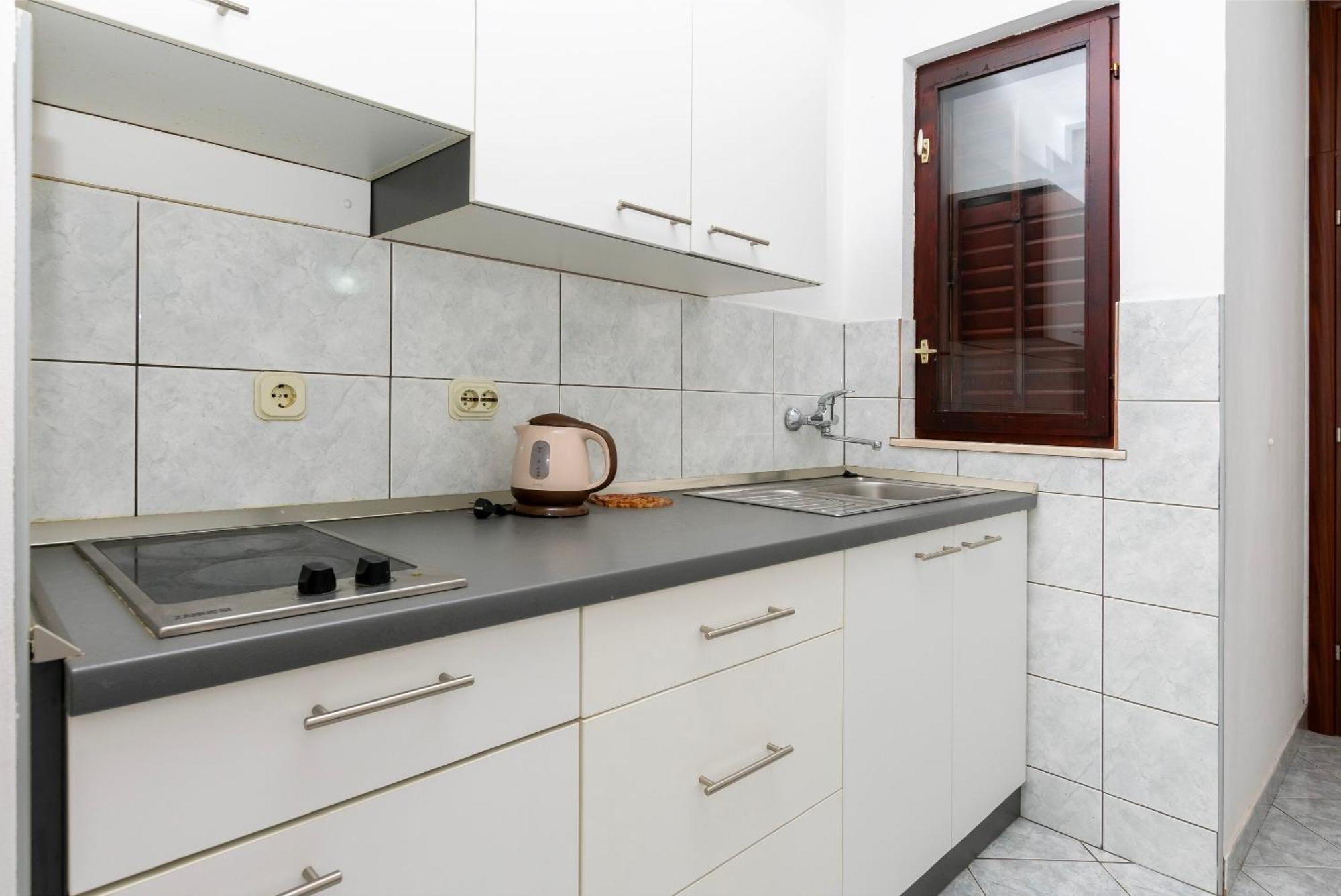 Apartments Ivo - Sea View; Писак Экстерьер фото