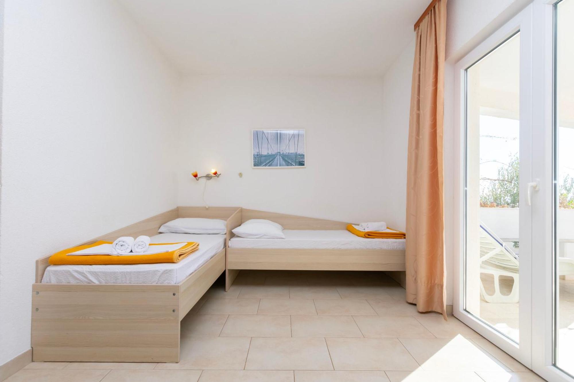 Apartments Ivo - Sea View; Писак Экстерьер фото