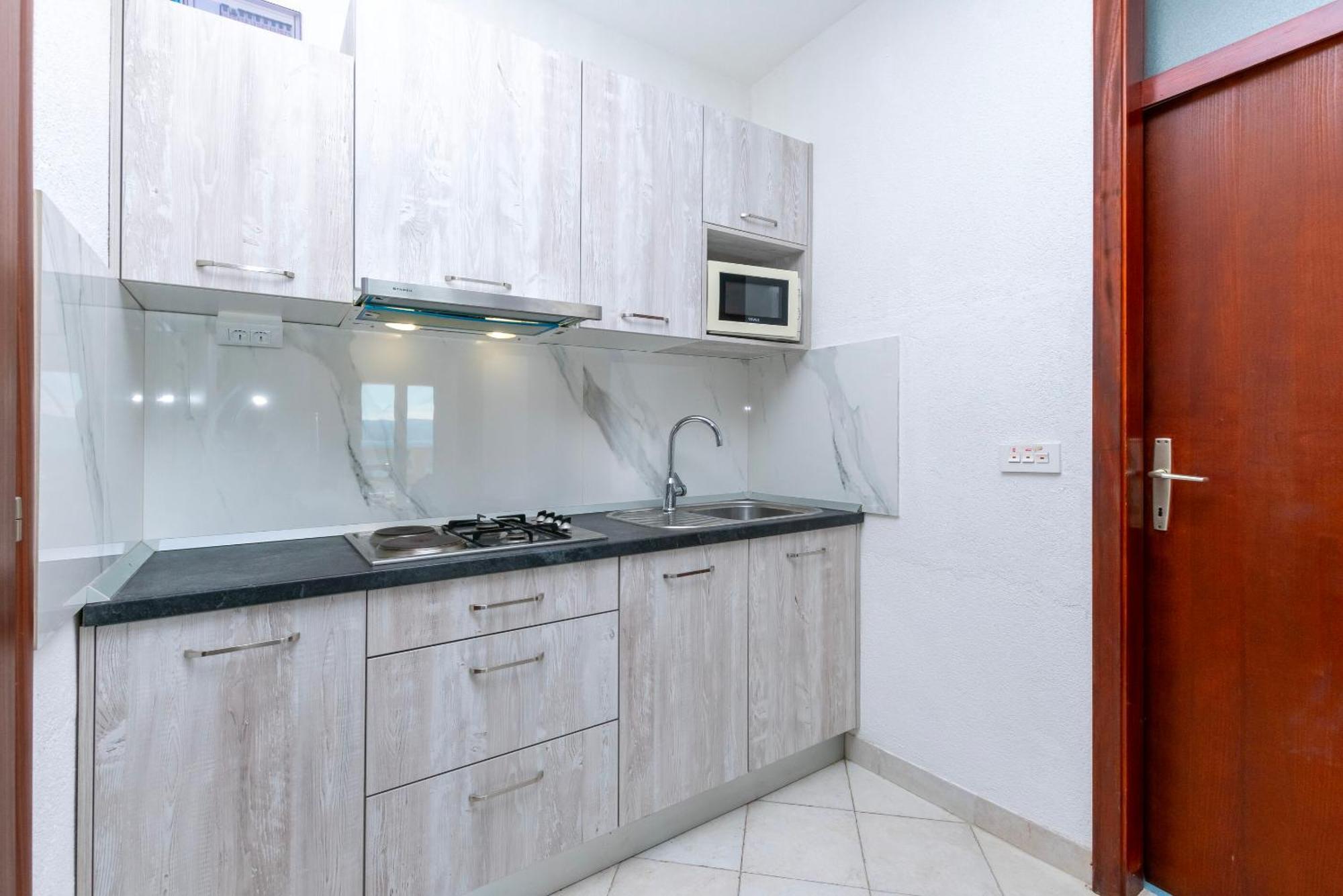 Apartments Ivo - Sea View; Писак Экстерьер фото